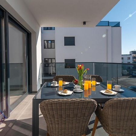 Poolside 2 Bedroom Ap. Mare トロギール エクステリア 写真
