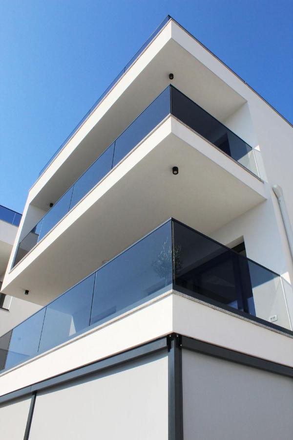 Poolside 2 Bedroom Ap. Mare トロギール エクステリア 写真