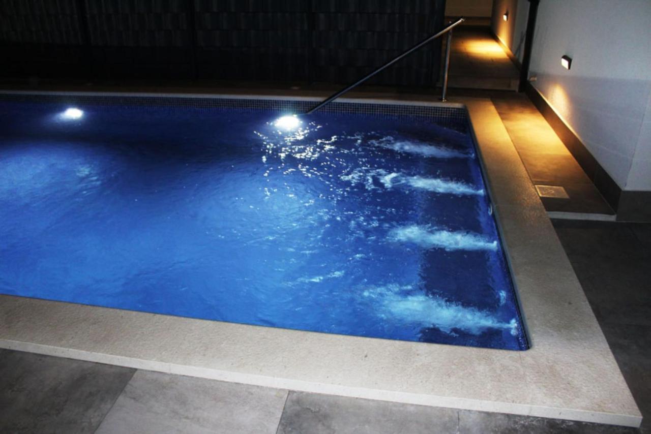 Poolside 2 Bedroom Ap. Mare トロギール エクステリア 写真