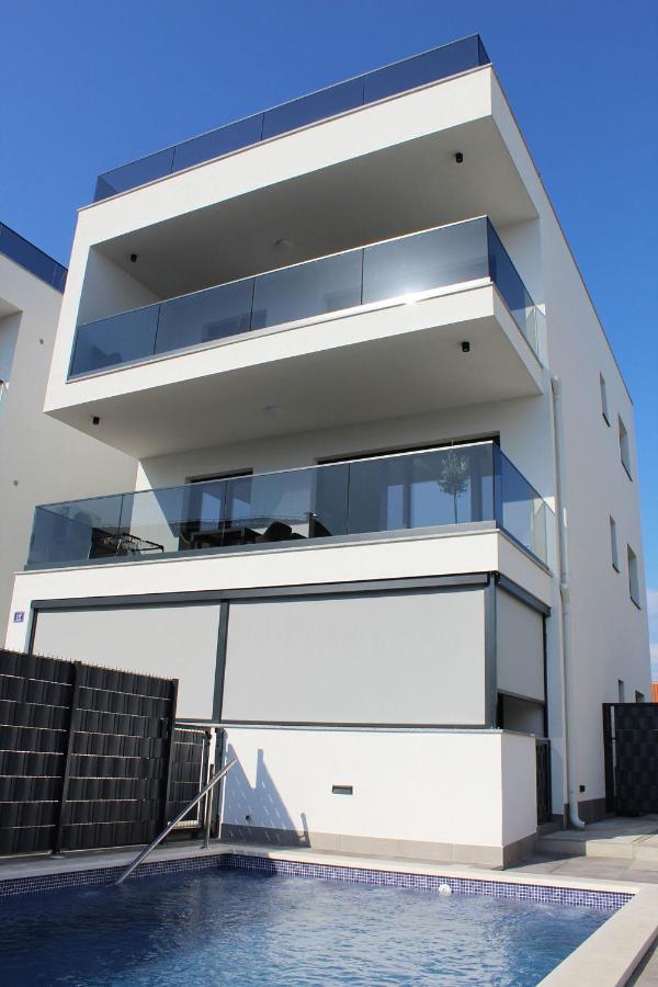 Poolside 2 Bedroom Ap. Mare トロギール エクステリア 写真