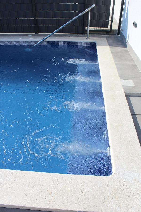 Poolside 2 Bedroom Ap. Mare トロギール エクステリア 写真